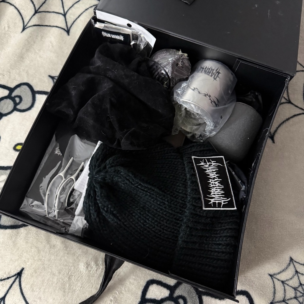 Dolls Kill Darkerwavs Obsession Box - Picture 4 of 4